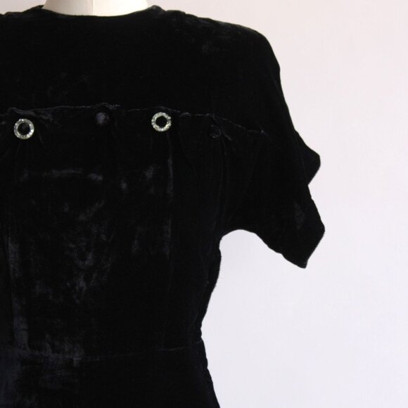 Vintage 1940s Dress, Cirilo Black Velvet Dress With Rhinestone Embellishment - Picture 12 of 12